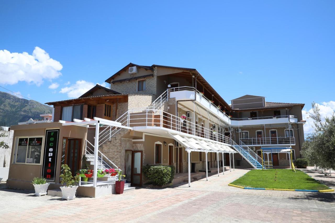 Dolce Italia Residence Radhimë Buitenkant foto
