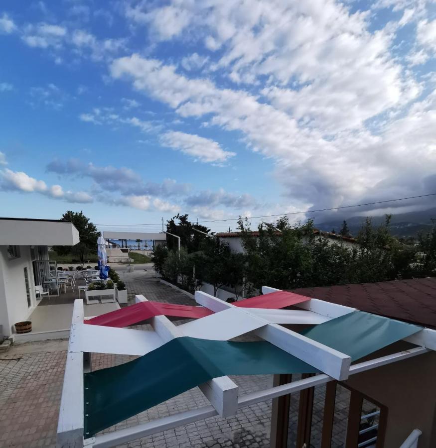 Dolce Italia Residence Radhimë Buitenkant foto