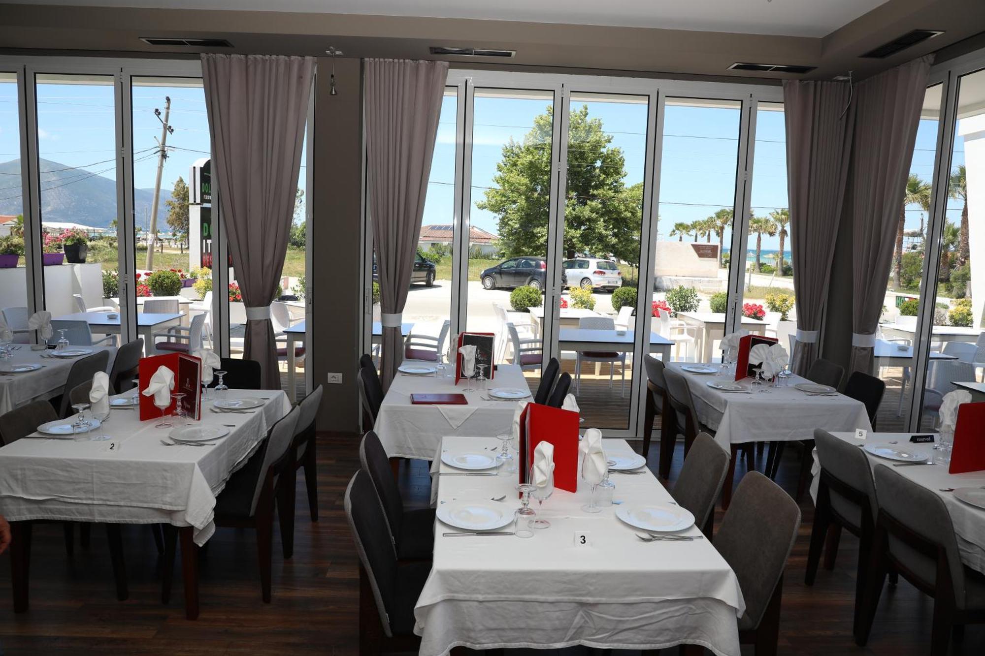 Dolce Italia Residence Radhimë Buitenkant foto