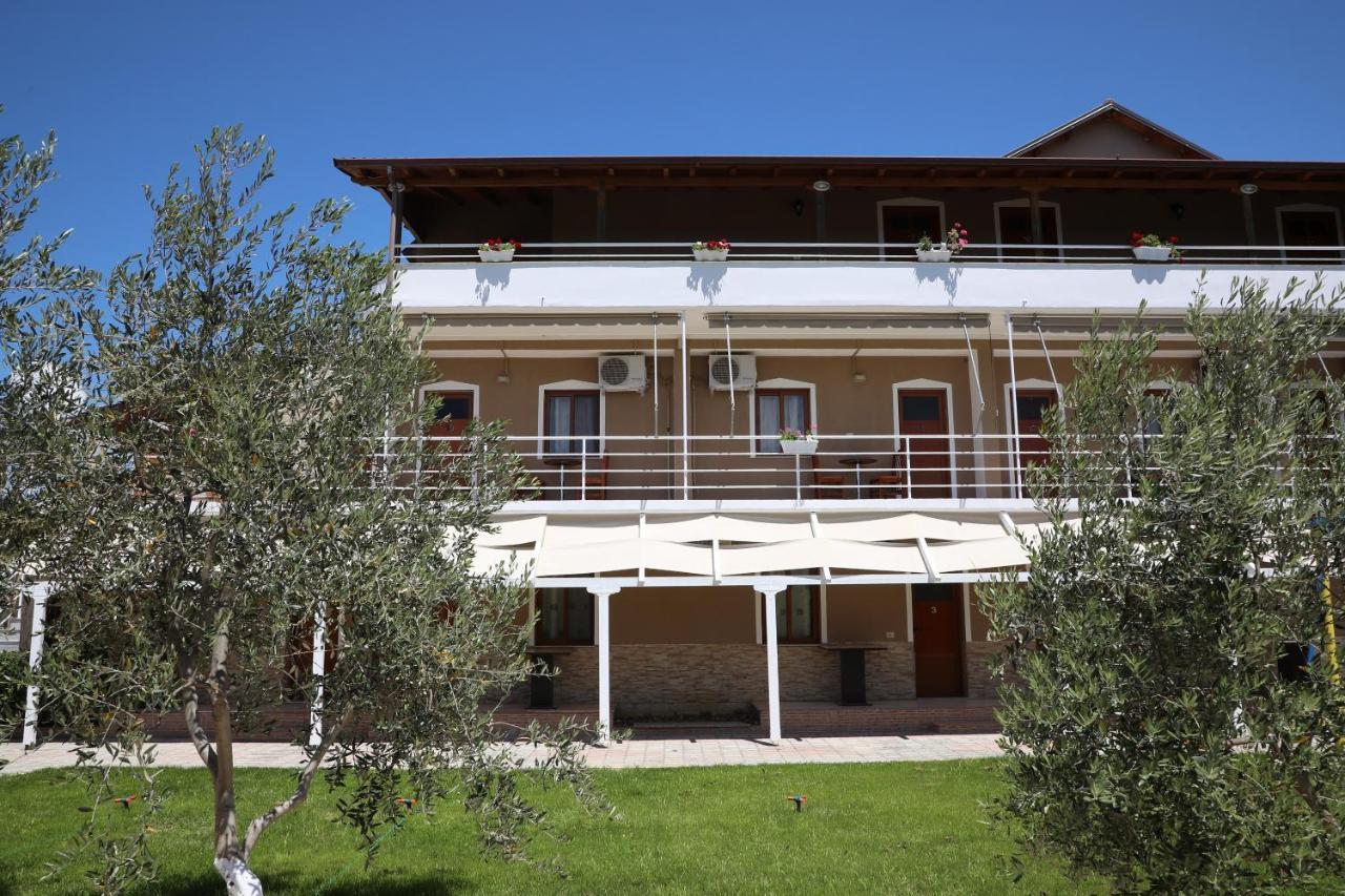 Dolce Italia Residence Radhimë Buitenkant foto
