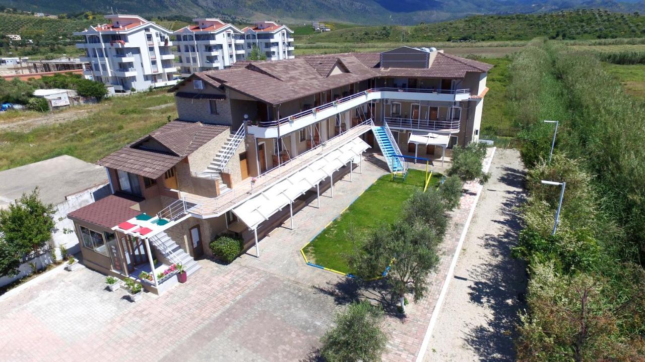 Dolce Italia Residence Radhimë Buitenkant foto
