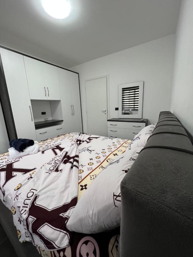 Dolce Italia Residence Radhimë Buitenkant foto
