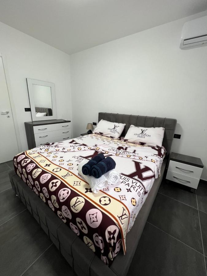 Dolce Italia Residence Radhimë Buitenkant foto