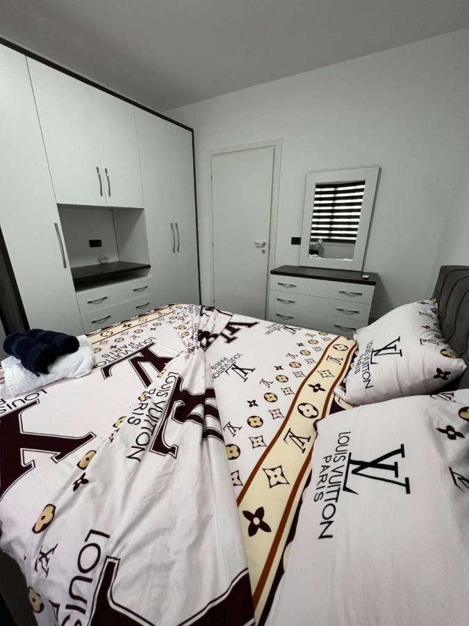 Dolce Italia Residence Radhimë Buitenkant foto