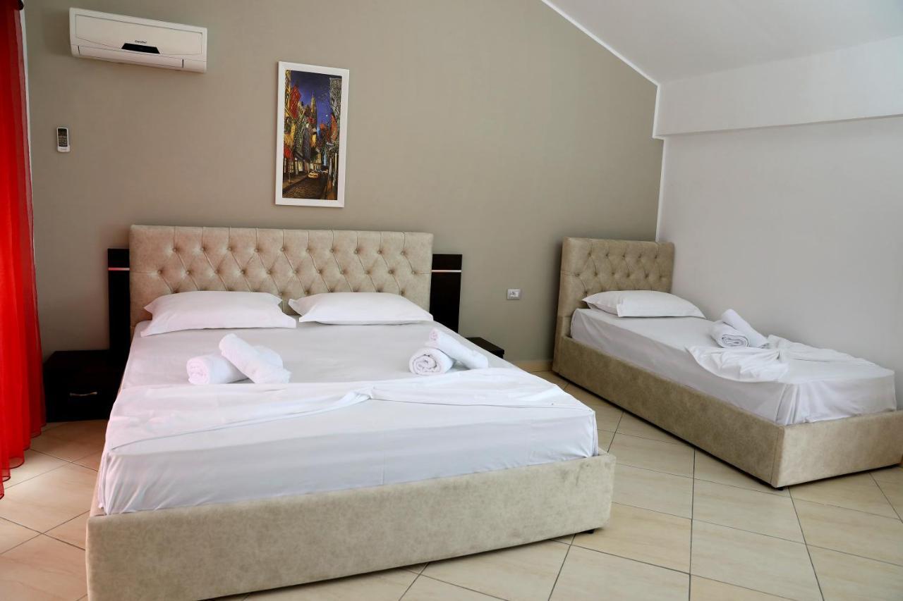 Dolce Italia Residence Radhimë Buitenkant foto