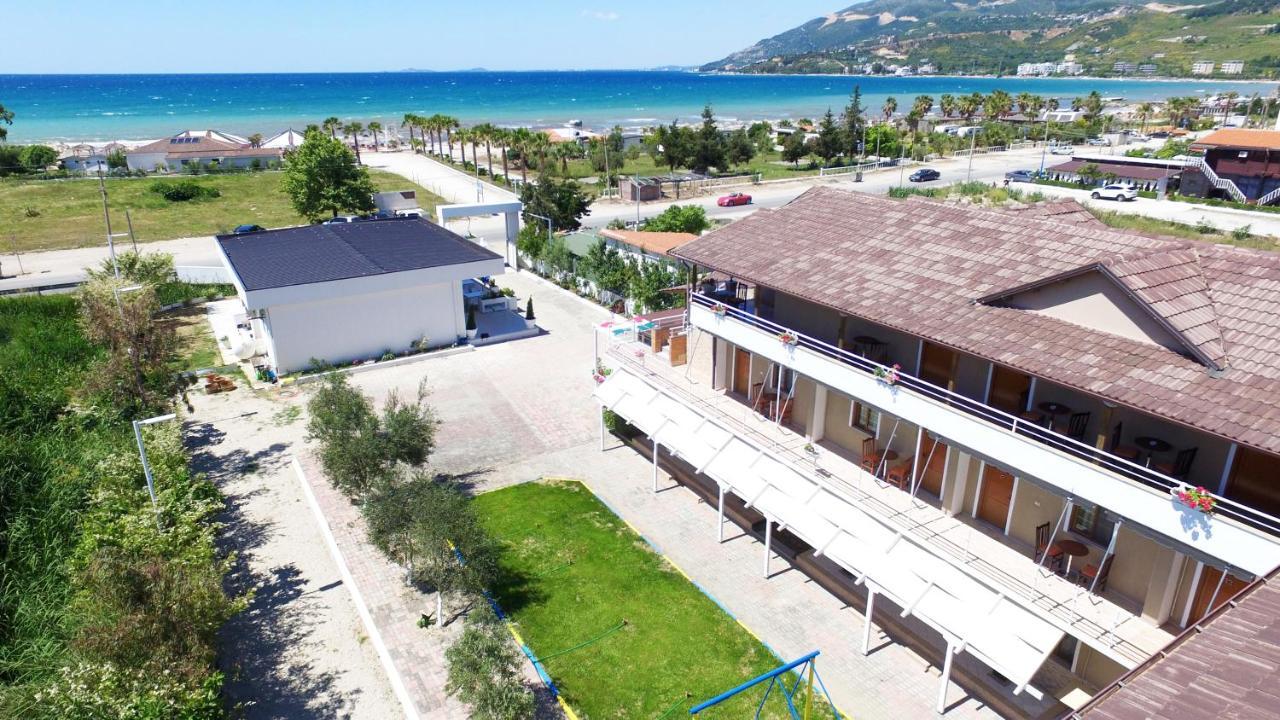 Dolce Italia Residence Radhimë Buitenkant foto